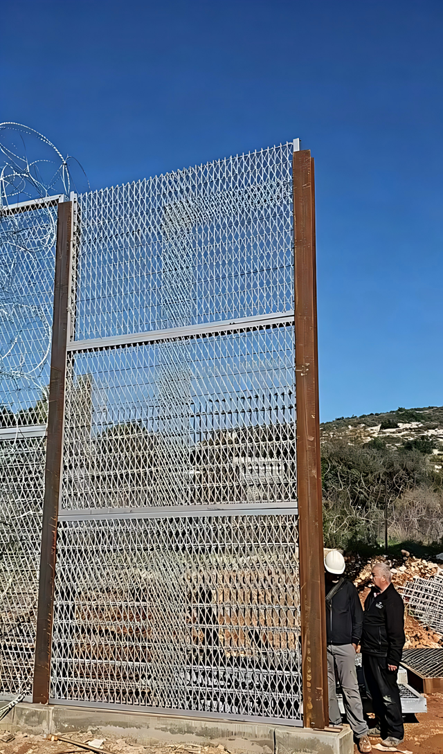 High Security Anti-Climb Bent Rebar Fence